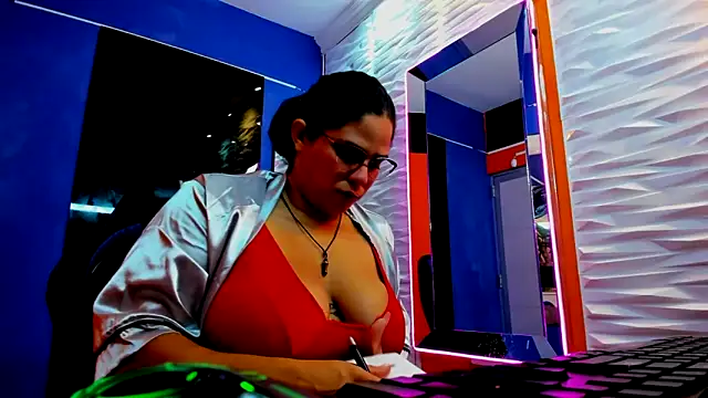 lucia ht online show from 09-09-25, 02:10