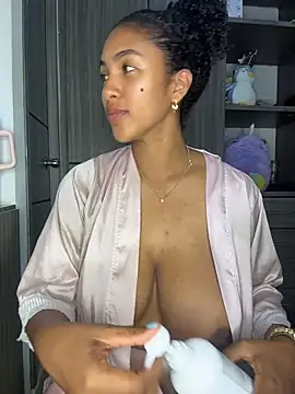 Snapshot of Mia_sweet80 chatting on 10-15-25, 02:54 Mia sweet80 online show from 10-15-25, 02:54
