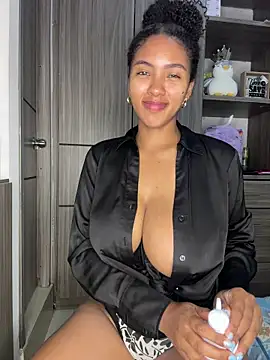 Snapshot of Mia_sweet80 chatting on 10-17-25, 12:14 Mia sweet80 online show from 10-17-25, 12:14
