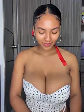 Snapshot of Mia_sweet80 chatting on 09-22-25, 02:39 Mia sweet80 online show from 09-22-25, 02:39