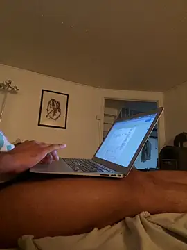 latina-pene online show from 10-13-25, 08:10