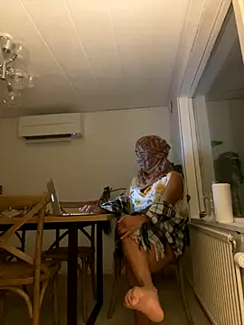 latina-pene online show from 12-16-25, 05:50