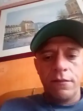 Snapshot of leon8013A chatting on 09-15-25, 11:54 leon8013A online show from 09-15-25, 11:54