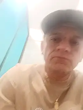 Snapshot of leon8013A chatting on 09-10-25, 11:53 leon8013A online show from 09-10-25, 11:53