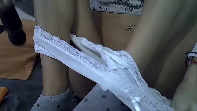 AnaLuxJulia online show from 11-04-25, 09:02