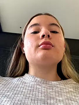 StephanieMur online show from 09-12-25, 04:56