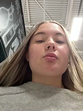 StephanieMur online show from 10-11-25, 04:02