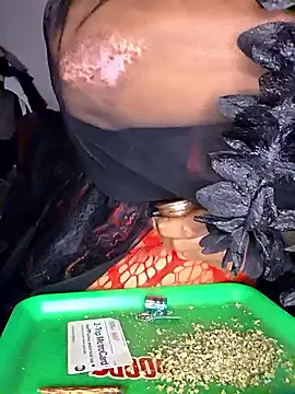 Snapshot of shecockts chatting on 10-11-25, 08:21 shecockts online show from 10-11-25, 08:21