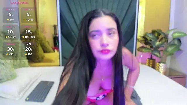 Snapshot of Emilysweet4u_ chatting on 10-15-25, 11:29 Emilysweet4u  online show from 10-15-25, 11:29