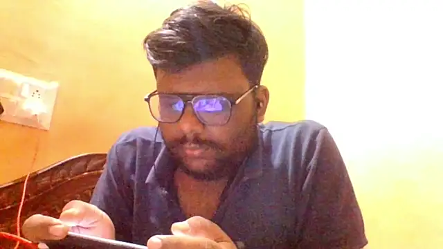 Snapshot of brownbear6 chatting on 11-04-25, 06:44 brownbear6 online show from 11-04-25, 06:44