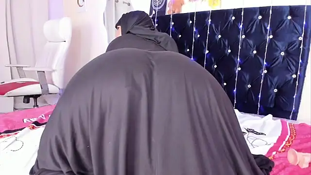 Dana-Alabi online show from 10-13-25, 02:51