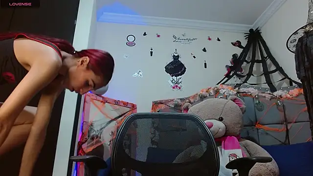 Kitty Slim online show from 10-23-25, 01:32