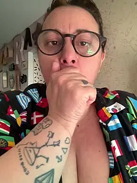 LupeLok online show from 10-21-25, 04:28