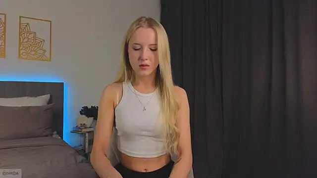 Snapshot of Adele_Armas chatting on 10-25-25, 10:32 Adele Armas online show from 10-25-25, 10:32