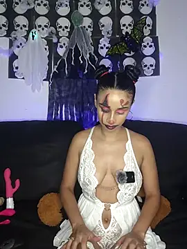 Snapshot of issis22 chatting on 10-23-25, 03:05 issis22 online show from 10-23-25, 03:05