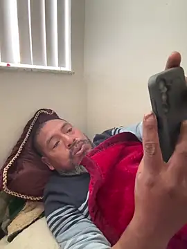 Snapshot of julio_p chatting on 02-01-26, 03:21 julio p online show from 02-01-26, 03:21