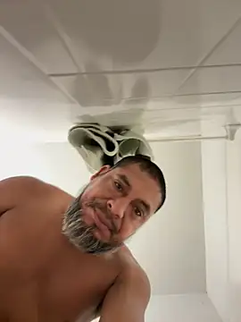 Snapshot of julio_p chatting on 10-02-25, 01:36 julio p online show from 10-02-25, 01:36