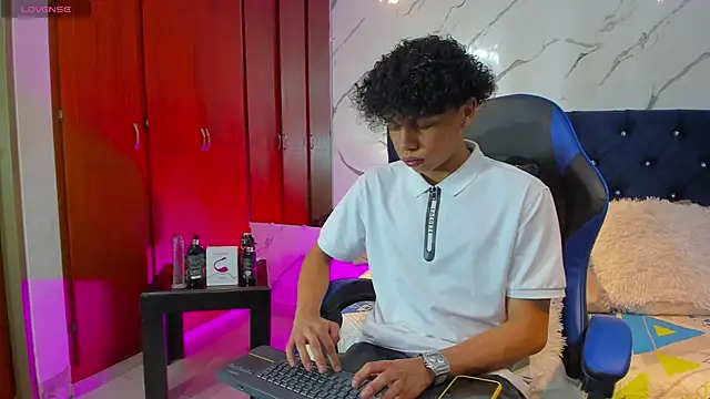 Snapshot of _taylor_black chatting on 02-05-26, 09:32 taylor black online show from 02-05-26, 09:32