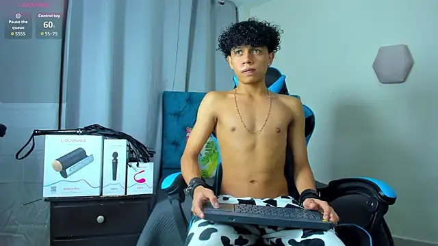 Snapshot of _taylor_black chatting on 09-11-25, 12:54  taylor black online show from 09-11-25, 12:54