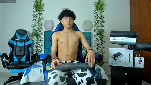 Snapshot of _taylor_black chatting on 09-30-25, 09:32  taylor black online show from 09-30-25, 09:32