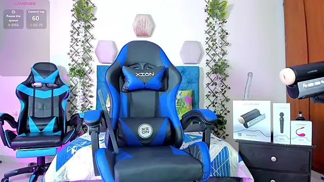 Snapshot of _taylor_black chatting on 09-30-25, 12:16  taylor black online show from 09-30-25, 12:16