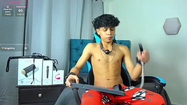 Snapshot of _taylor_black chatting on 09-10-25, 01:26  taylor black online show from 09-10-25, 01:26