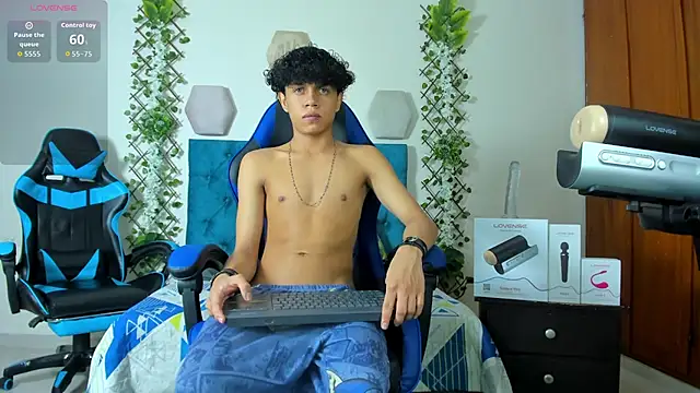 Snapshot of _taylor_black chatting on 10-01-25, 10:02  taylor black online show from 10-01-25, 10:02