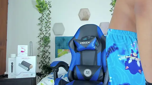 Snapshot of _taylor_black chatting on 10-17-25, 10:33  taylor black online show from 10-17-25, 10:33