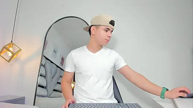 lianfox  online show from 12-19-25, 12:51