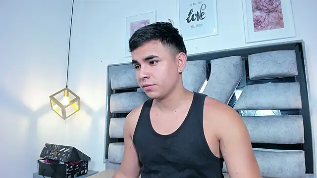 lianfox  online show from 03-26-26, 12:14