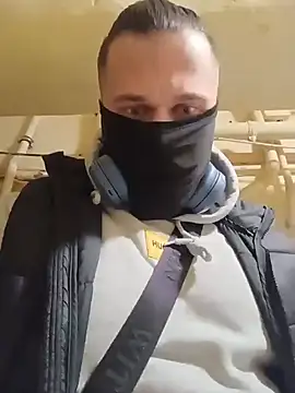 Snapshot of Barber33zk chatting on 02-14-26, 05:51 Barber33zk online show from 02-14-26, 05:51