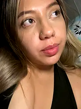 Snapshot of MissCat_ chatting on 10-01-25, 03:11 MissCat online show from 10-01-25, 03:11