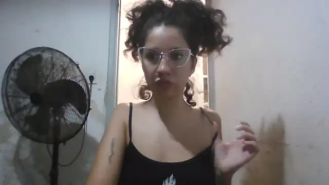 Snapshot of loliporomero chatting on 02-18-26, 01:36 loliporomero online show from 02-18-26, 01:36