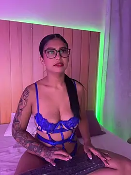 daphnevans online show from 10-09-25, 03:40