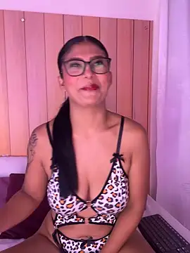 daphnevans online show from 10-18-25, 03:52