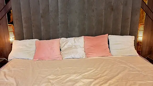 Neyla Charm online show from 09-18-25, 05:43