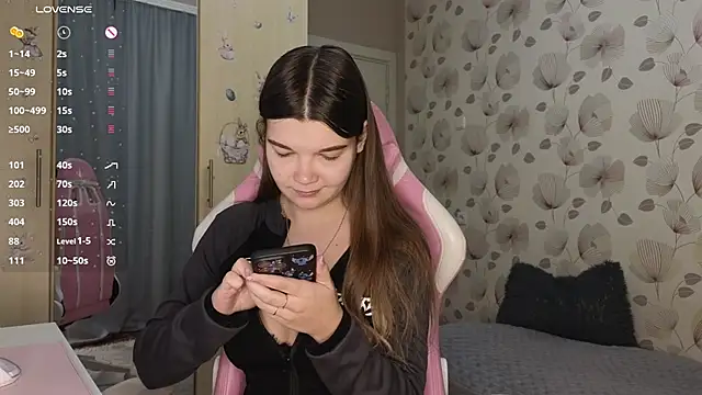  cute ice online show from 10-06-25, 05:08