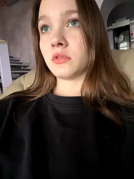 Snapshot of MichelleRoux chatting on 10-03-25, 10:39 MichelleRoux online show from 10-03-25, 10:39