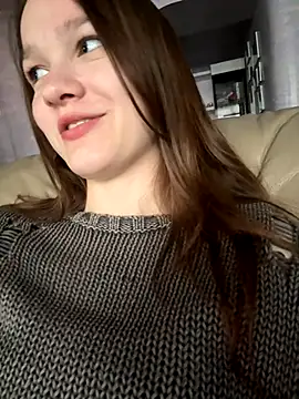 Snapshot of MichelleRoux chatting on 09-30-25, 10:54 MichelleRoux online show from 09-30-25, 10:54