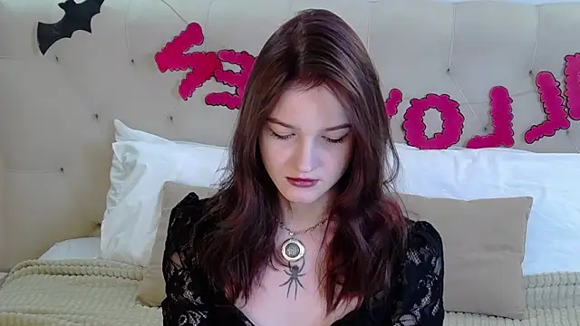 MichelleRoux online show from 10-31-25, 01:19