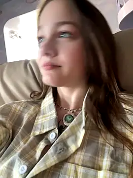 Snapshot of MichelleRoux chatting on 09-15-25, 10:48 MichelleRoux online show from 09-15-25, 10:48