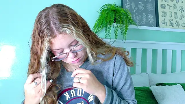 BelaMiller  online show from 11-10-25, 11:37