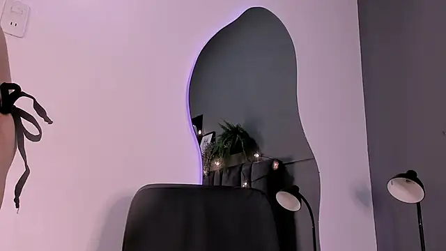 TiffValentinee  online show from 11-08-25, 07:39