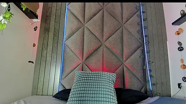 TiffValentinee  online show from 10-24-25, 07:35