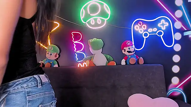 TiffValentinee  online show from 09-08-25, 08:19