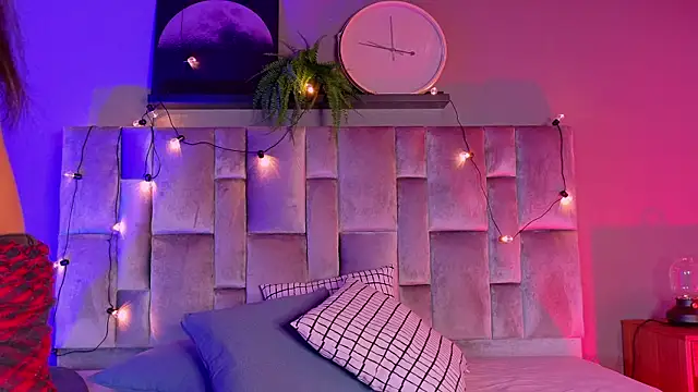 TiffValentinee  online show from 10-18-25, 03:19