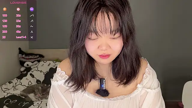 Kittenfishing online show from 10-10-25, 02:07