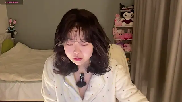 Kittenfishing online show from 11-12-25, 01:04