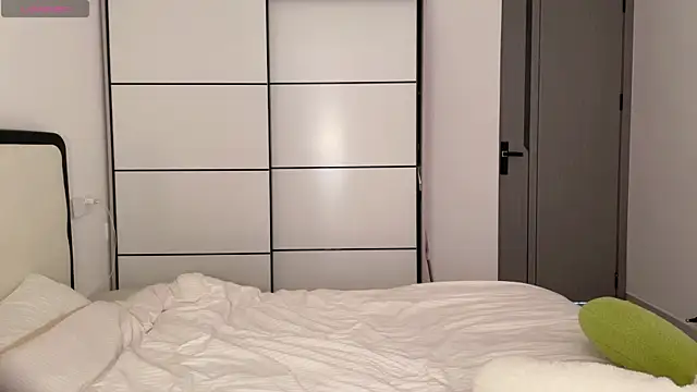 Kittenfishing online show from 09-10-25, 03:27