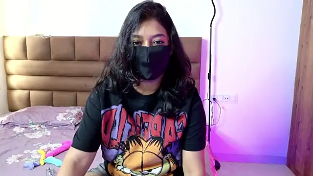 Snapshot of Gulaboo100 chatting on 10-16-25, 03:15 Gulaboo100 online show from 10-16-25, 03:15
